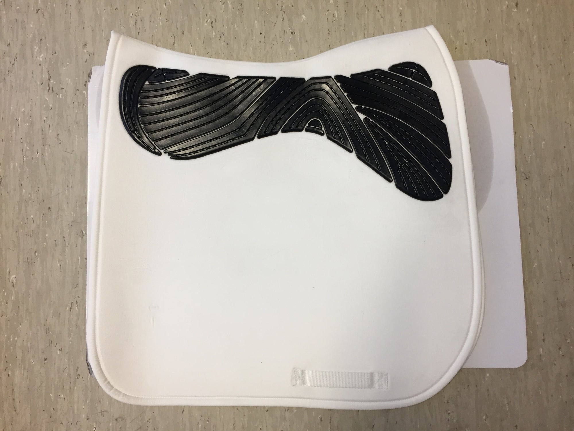 Schabracke mit beidseitiger Geleinlage